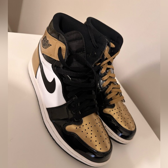 Air Jordan 1 Retro High OG Patent Gold Toe Sz 10 - Picture 4 of 7